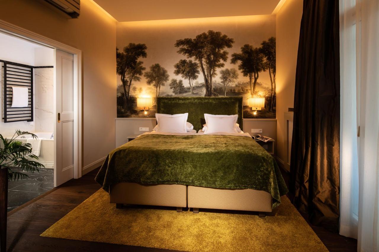 Hotel Bristol Solnohrad Exteriér fotografie A room at the hotel